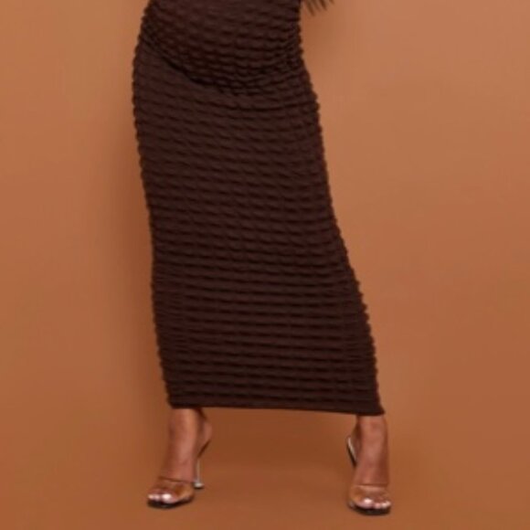 BNWT PrettyLittleThing Maternity Chocolate Bubble Textured Midaxi Dress - Picture 2 of 2